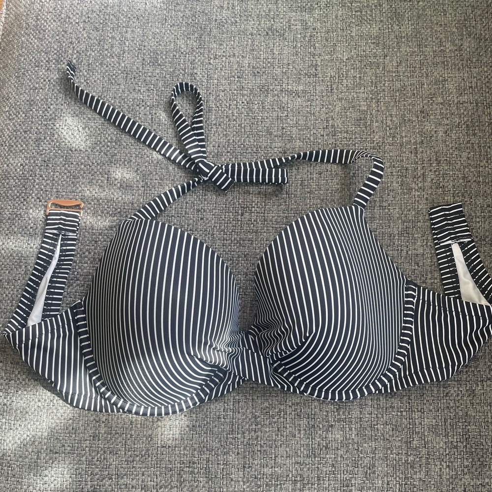 CUTE Black & White Striped Bikini Top